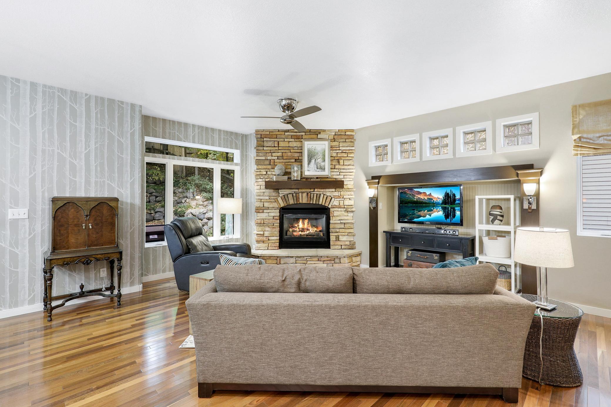 Turnkey Serenity on a Dead-End Cul-De-Sac in Mound