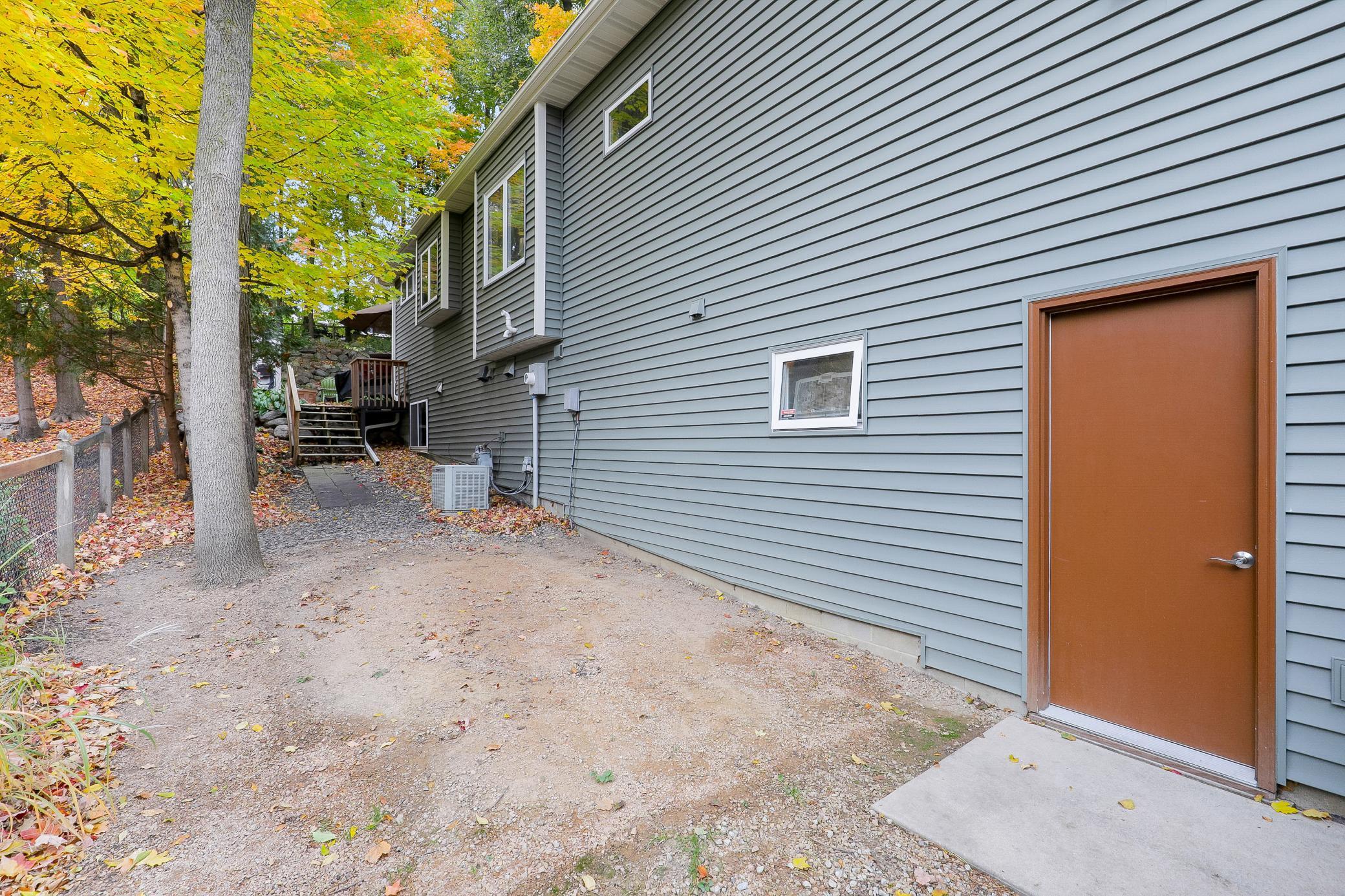 Turnkey Serenity on a Dead-End Cul-De-Sac in Mound