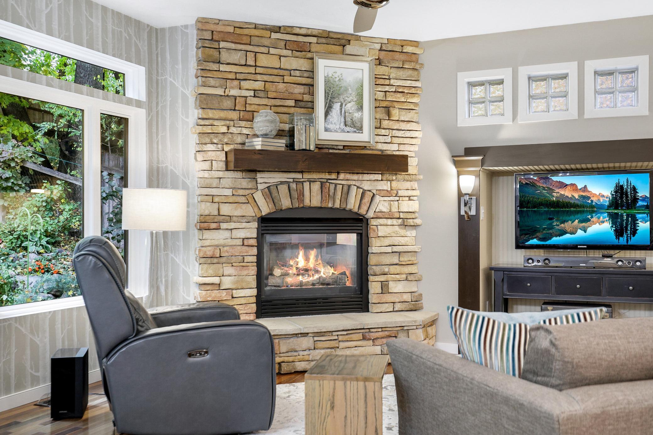 Turnkey Serenity on a Dead-End Cul-De-Sac in Mound