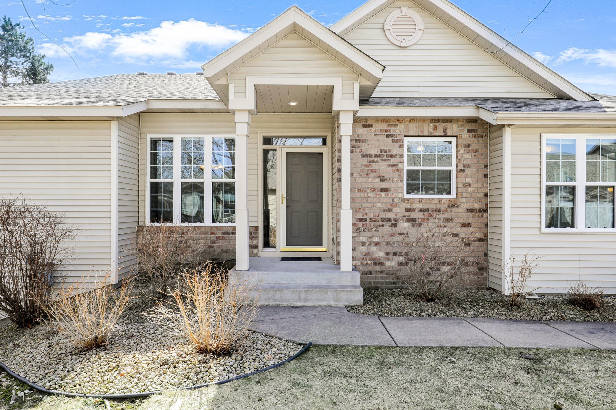 Main Floor Living in this Turnkey, 1-Story, Walkout Townhouse