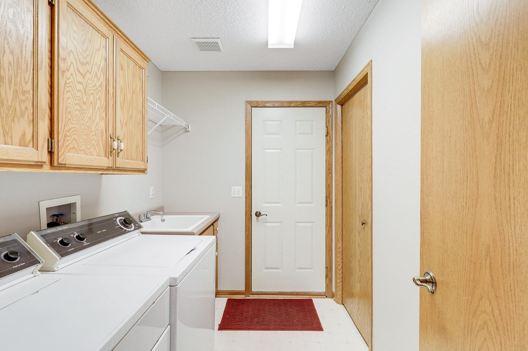 Main Floor Living in this Turnkey, 1-Story, Walkout Townhouse