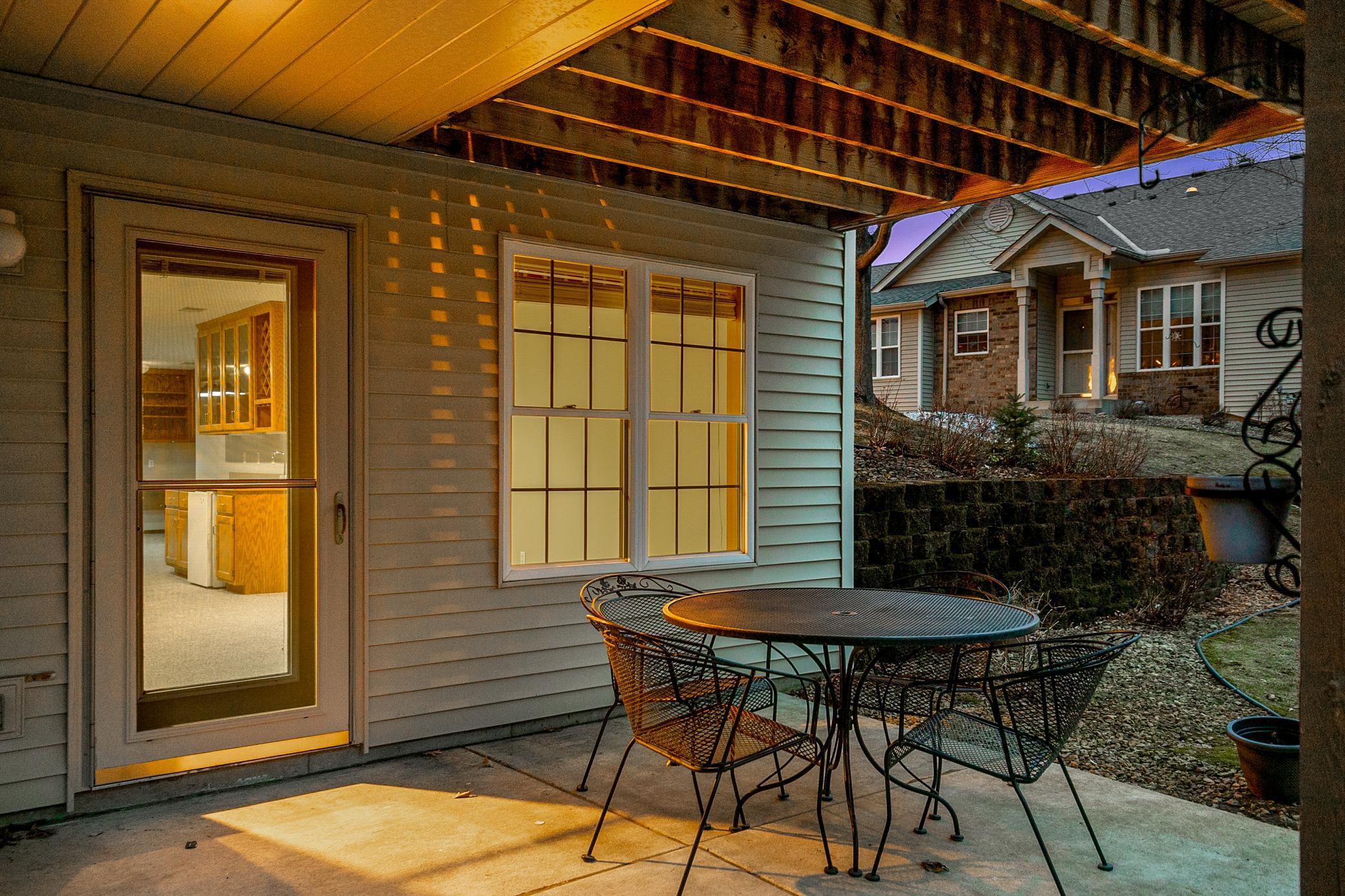 Main Floor Living in this Turnkey, 1-Story, Walkout Townhouse