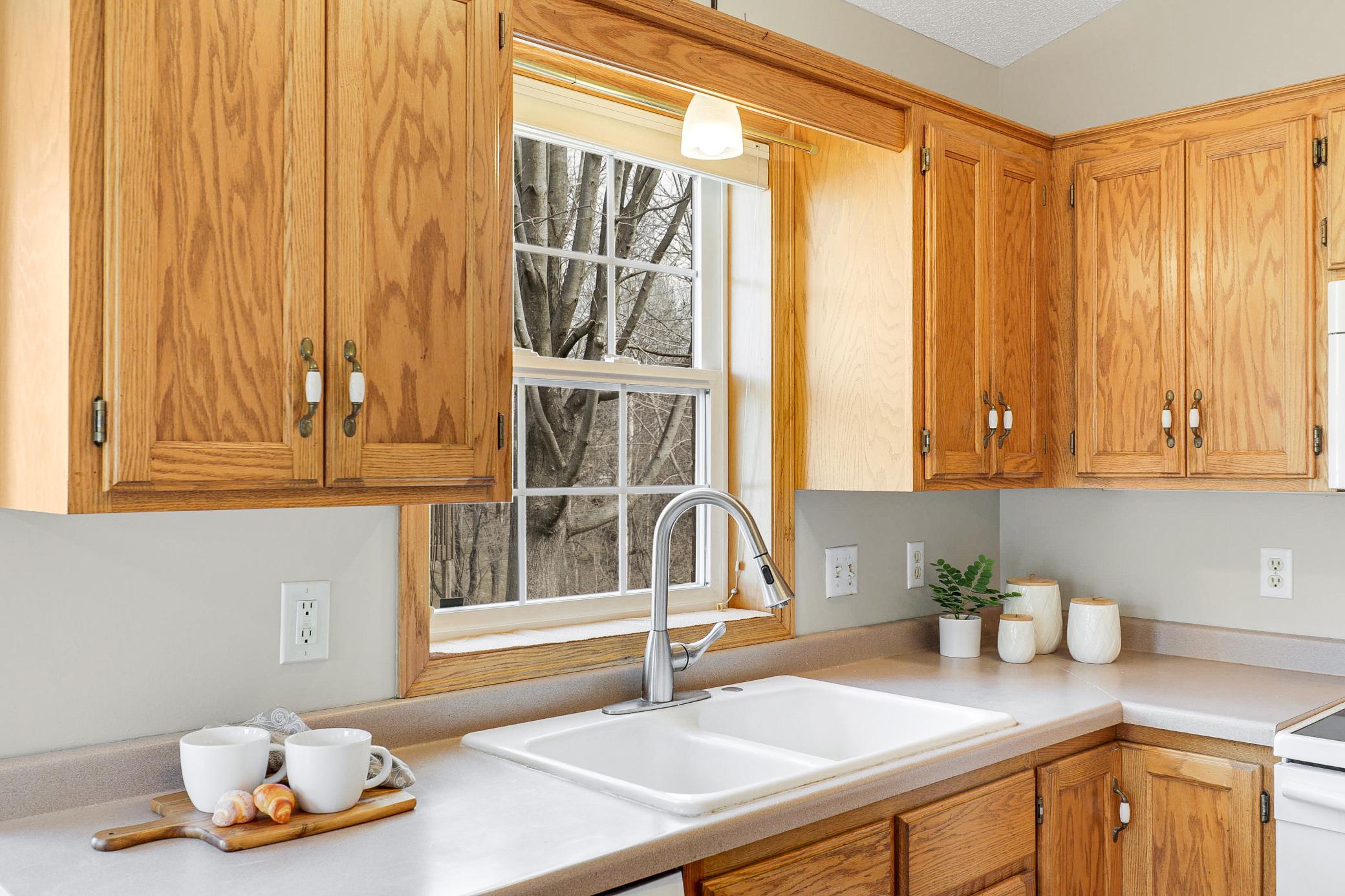 Main Floor Living in this Turnkey, 1-Story, Walkout Townhouse