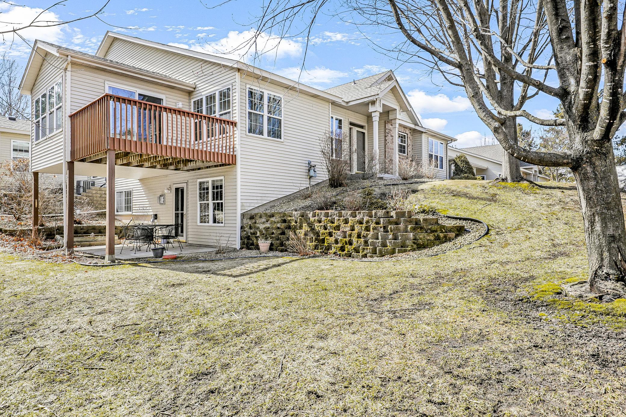 Main Floor Living in this Turnkey, 1-Story, Walkout Townhouse