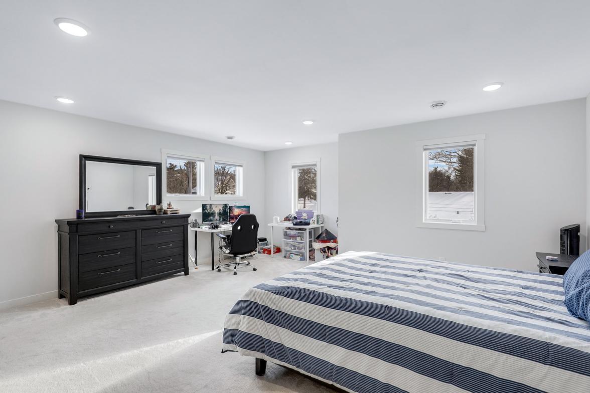 Immaculate 2-Story on quiet Cul-De-Sac, Steps from Parkers Lake