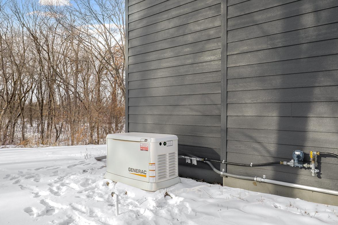 Immaculate 2-Story on quiet Cul-De-Sac, Steps from Parkers Lake