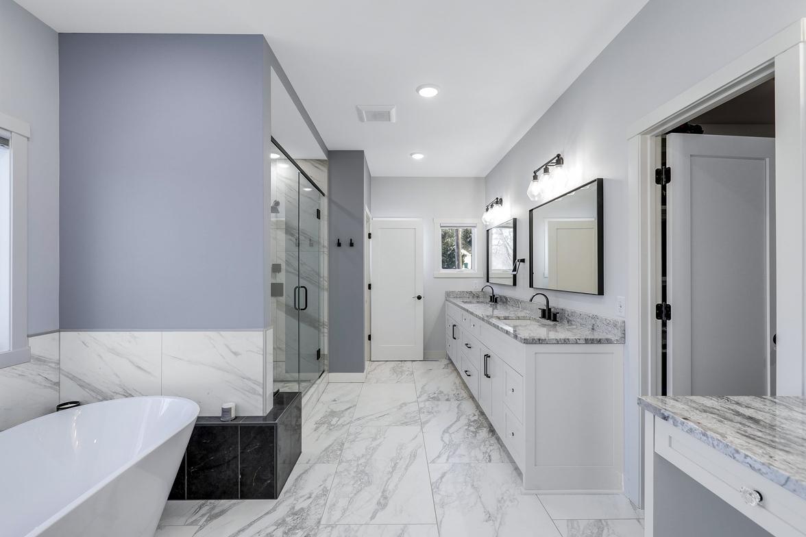 Immaculate 2-Story on quiet Cul-De-Sac, Steps from Parkers Lake