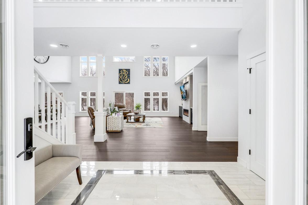 Immaculate 2-Story on quiet Cul-De-Sac, Steps from Parkers Lake