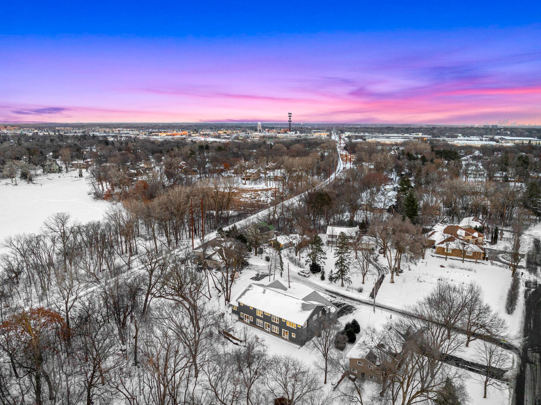 Immaculate 2-Story on quiet Cul-De-Sac, Steps from Parkers Lake