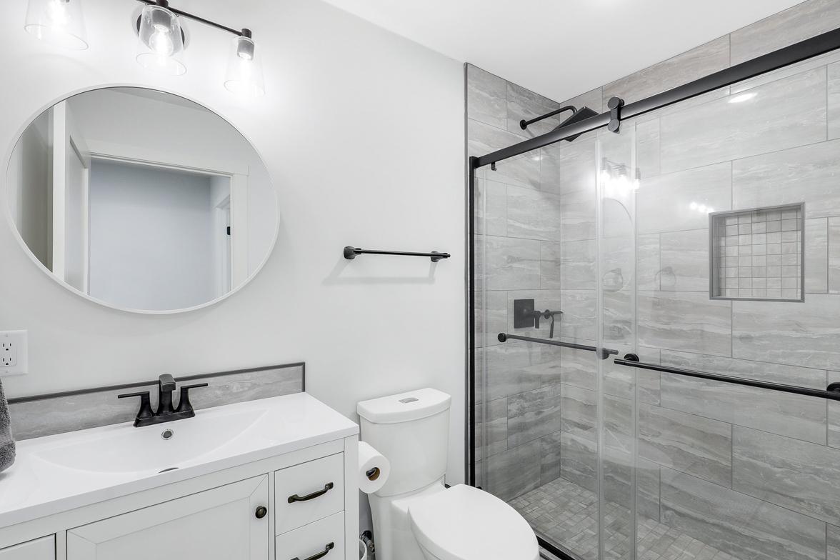 Immaculate 2-Story on quiet Cul-De-Sac, Steps from Parkers Lake