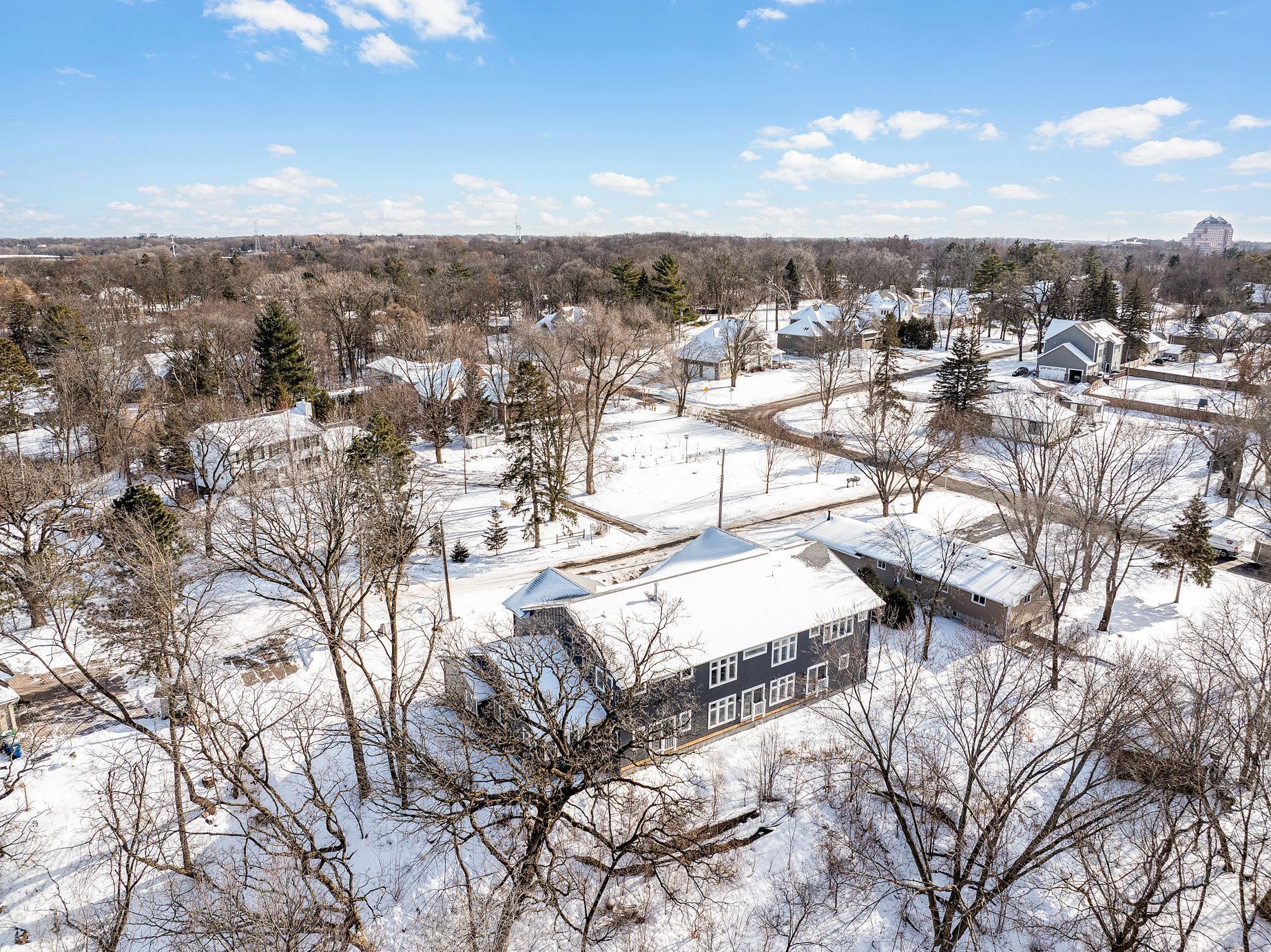 Immaculate 2-Story on quiet Cul-De-Sac, Steps from Parkers Lake