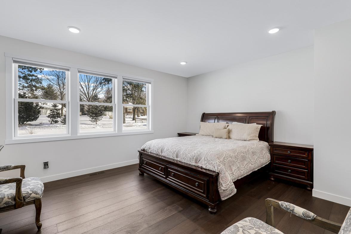 Immaculate 2-Story on quiet Cul-De-Sac, Steps from Parkers Lake