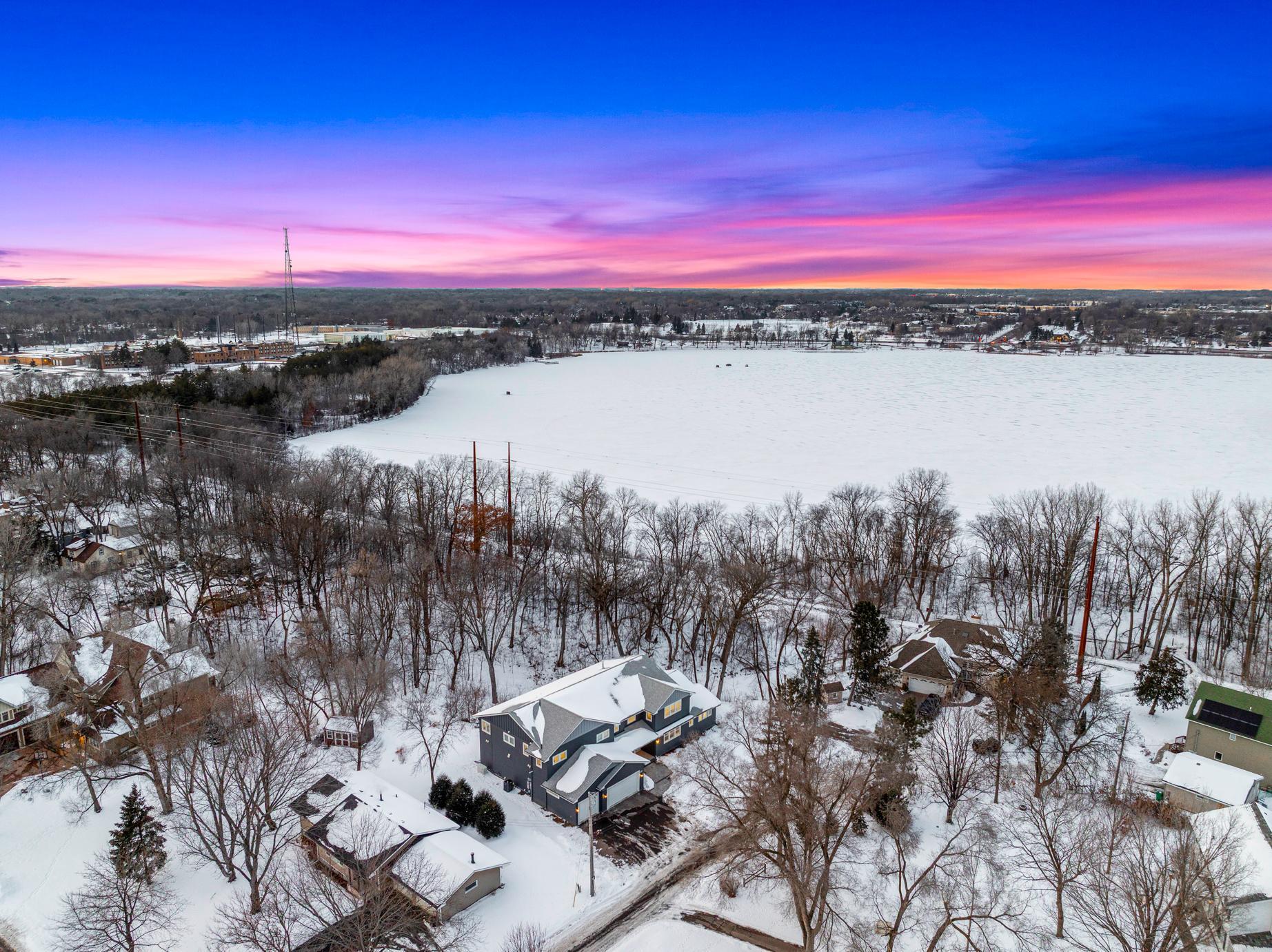 Immaculate 2-Story on quiet Cul-De-Sac, Steps from Parkers Lake
