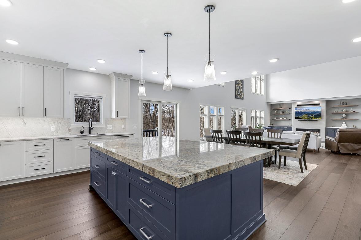 Immaculate 2-Story on quiet Cul-De-Sac, Steps from Parkers Lake