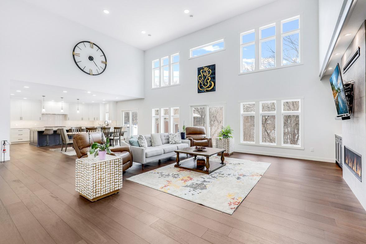 Immaculate 2-Story on quiet Cul-De-Sac, Steps from Parkers Lake