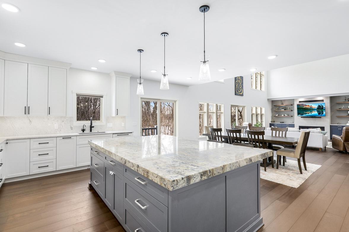 Immaculate 2-Story on quiet Cul-De-Sac, Steps from Parkers Lake