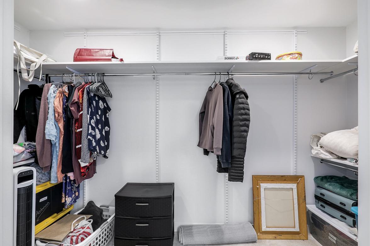 Immaculate 2-Story on quiet Cul-De-Sac, Steps from Parkers Lake