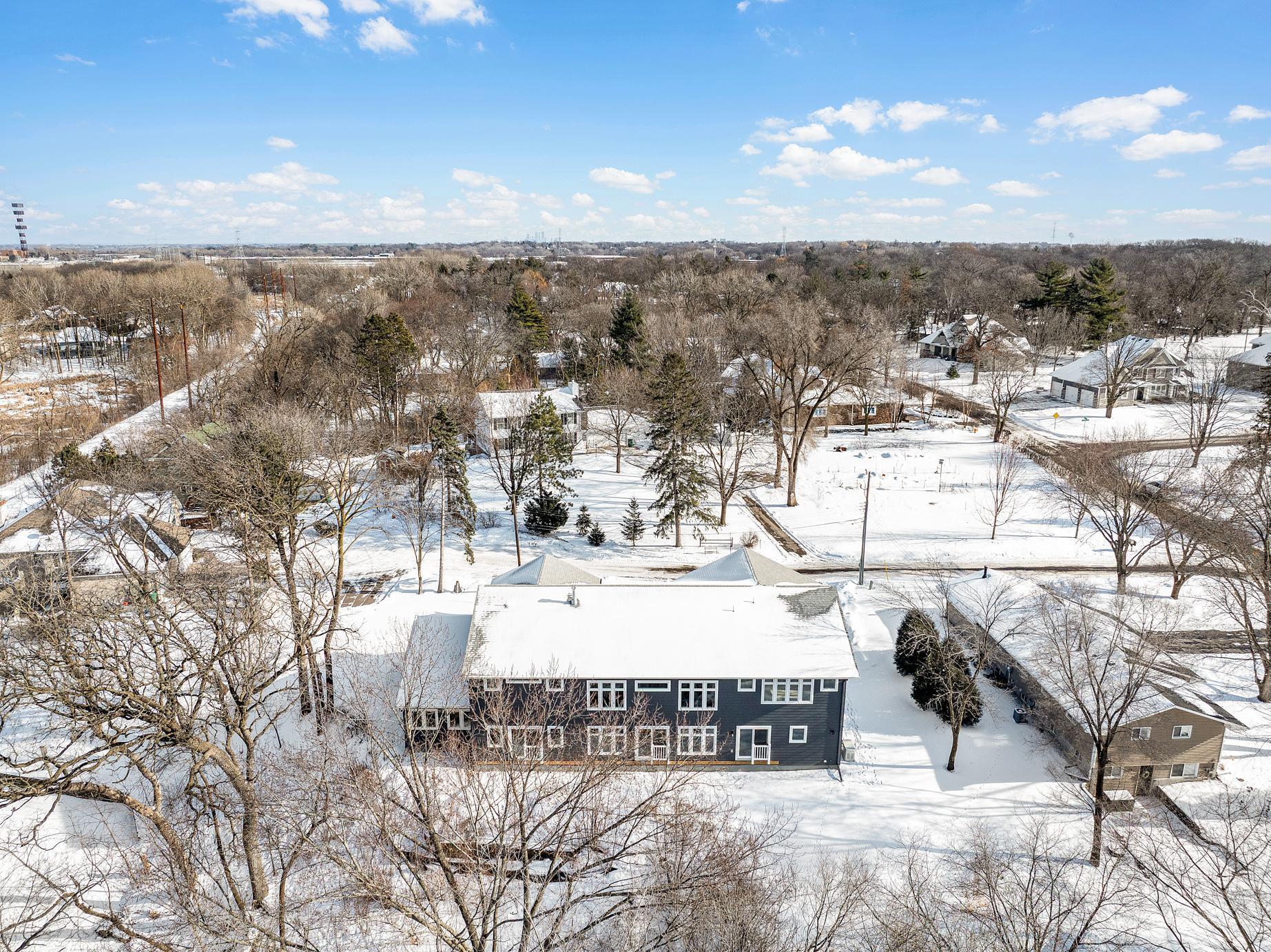 Immaculate 2-Story on quiet Cul-De-Sac, Steps from Parkers Lake