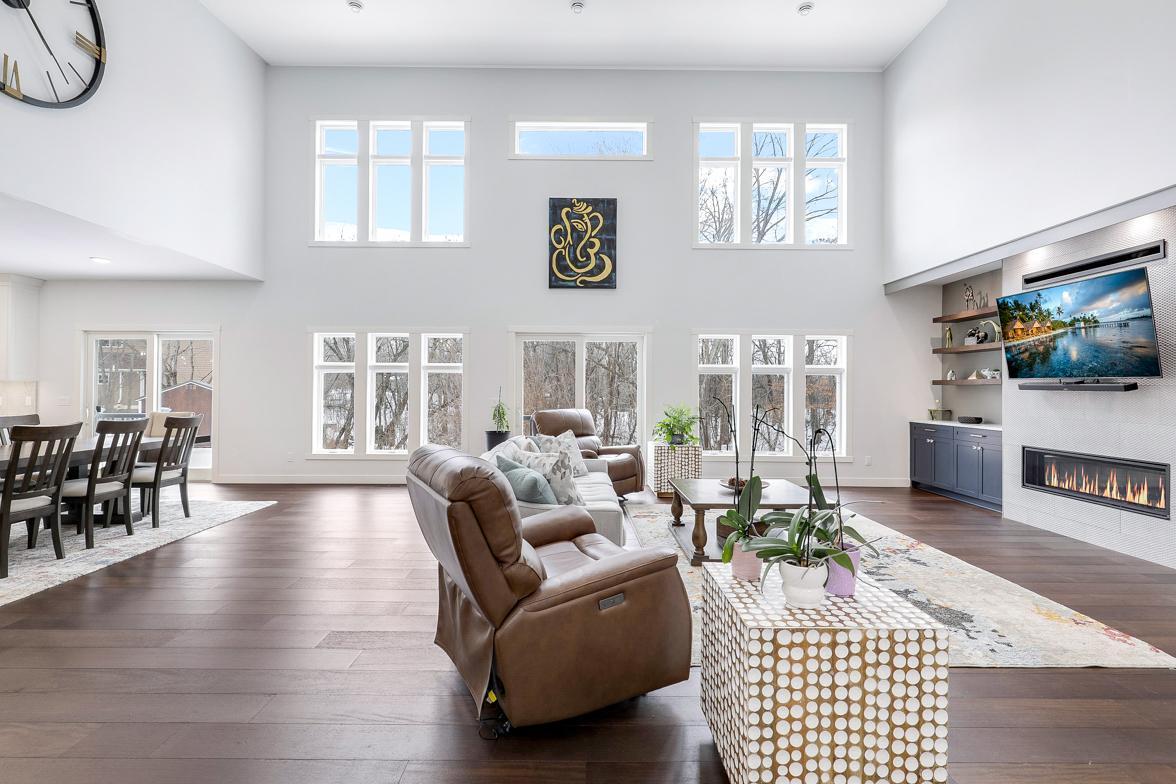 Immaculate 2-Story on quiet Cul-De-Sac, Steps from Parkers Lake