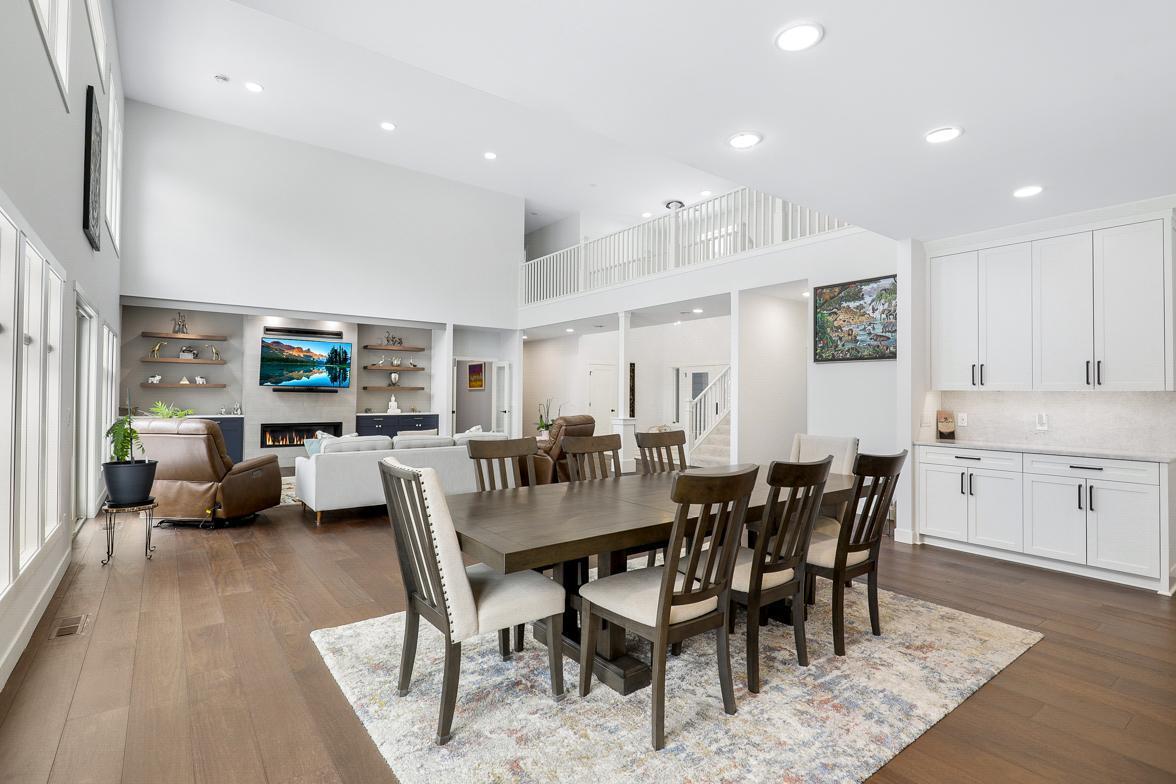 Immaculate 2-Story on quiet Cul-De-Sac, Steps from Parkers Lake