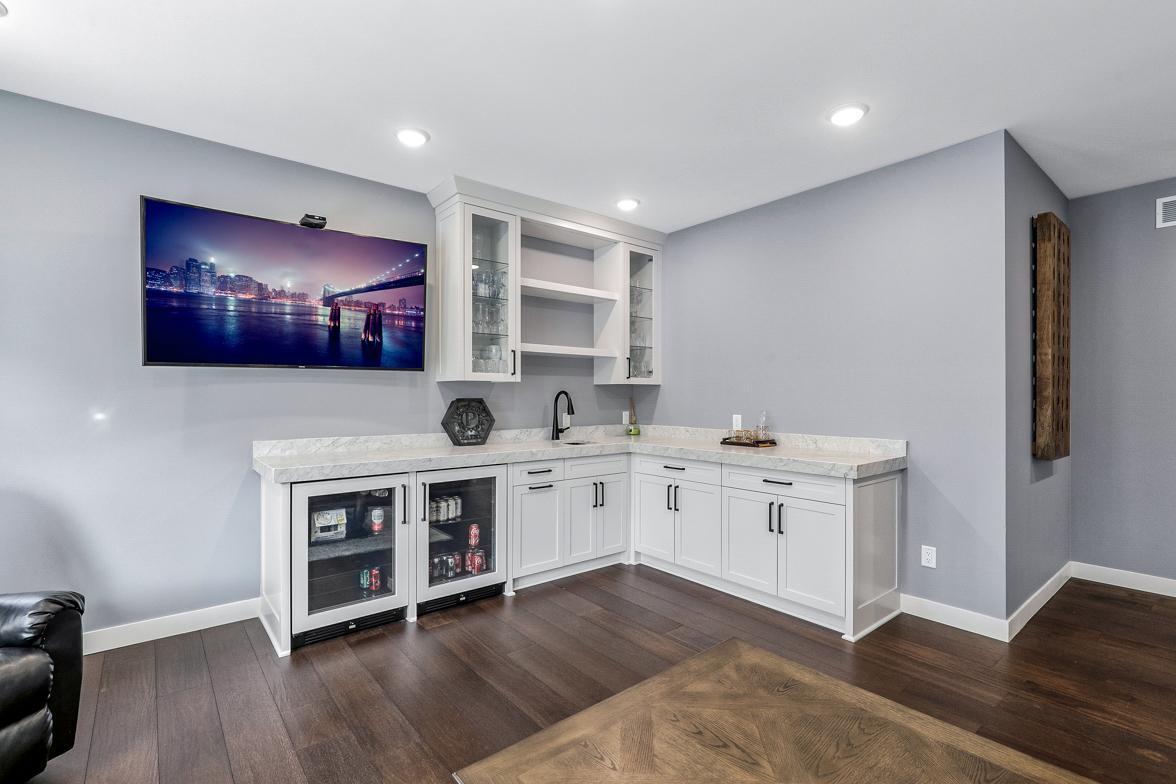 Immaculate 2-Story on quiet Cul-De-Sac, Steps from Parkers Lake