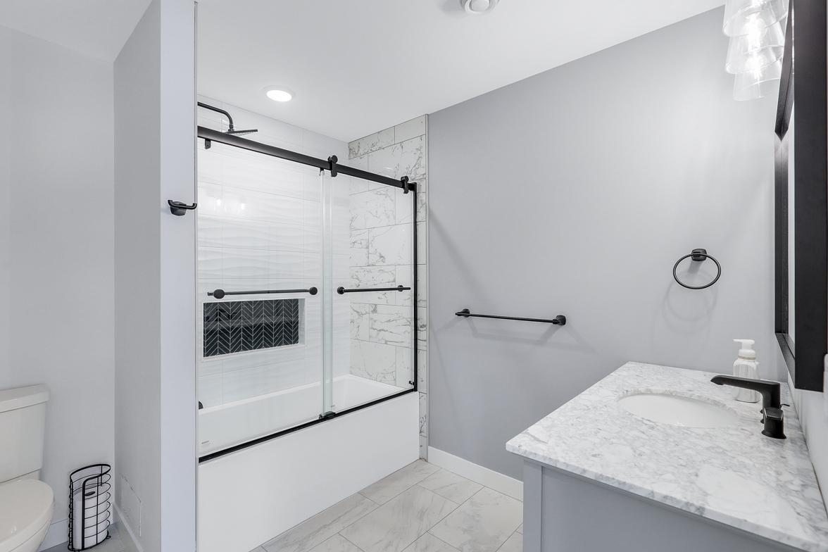 Immaculate 2-Story on quiet Cul-De-Sac, Steps from Parkers Lake