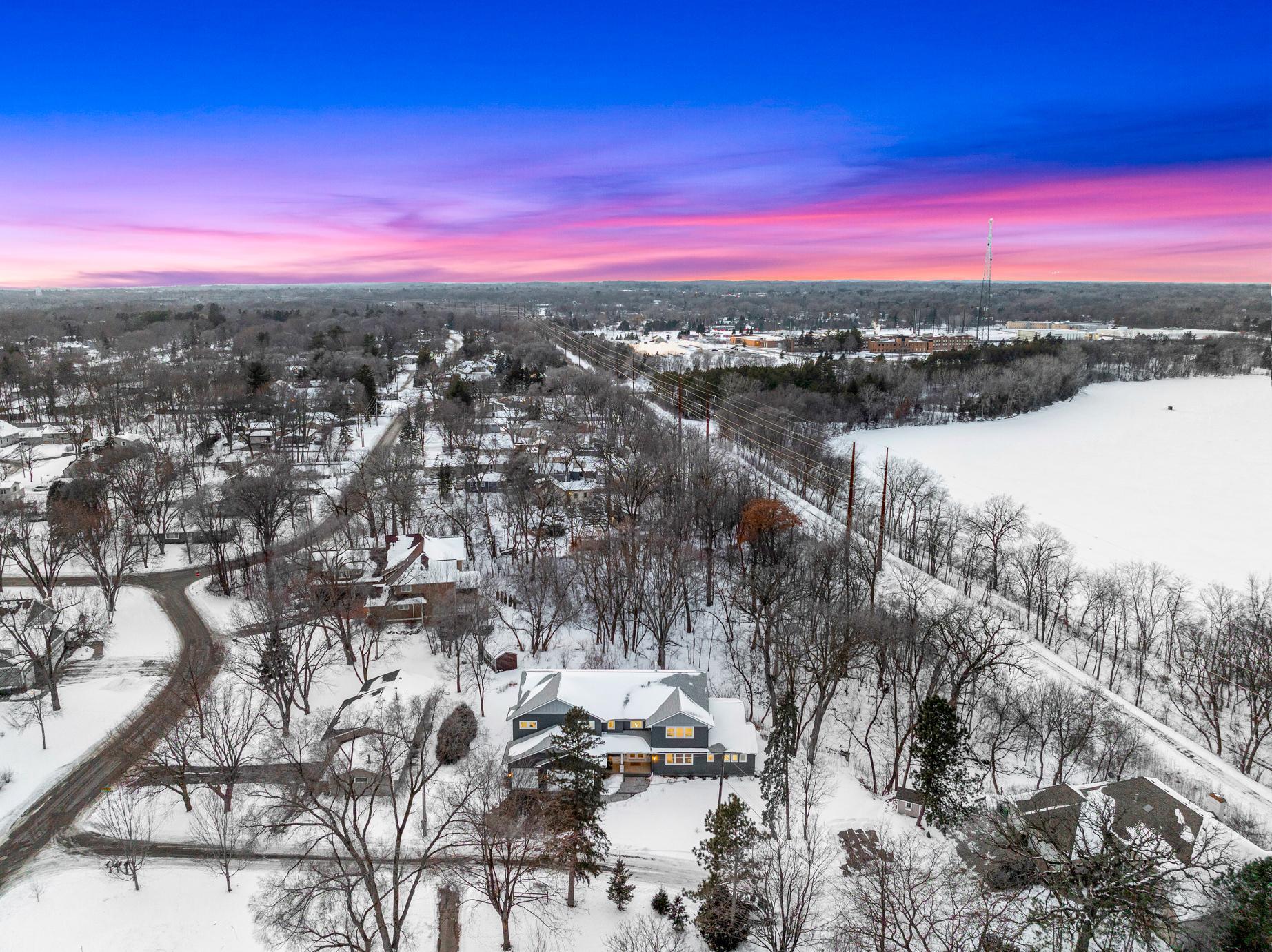 Immaculate 2-Story on quiet Cul-De-Sac, Steps from Parkers Lake