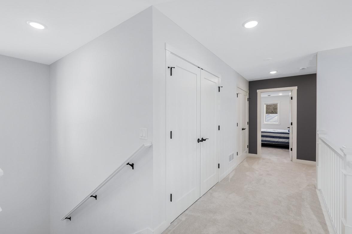 Immaculate 2-Story on quiet Cul-De-Sac, Steps from Parkers Lake