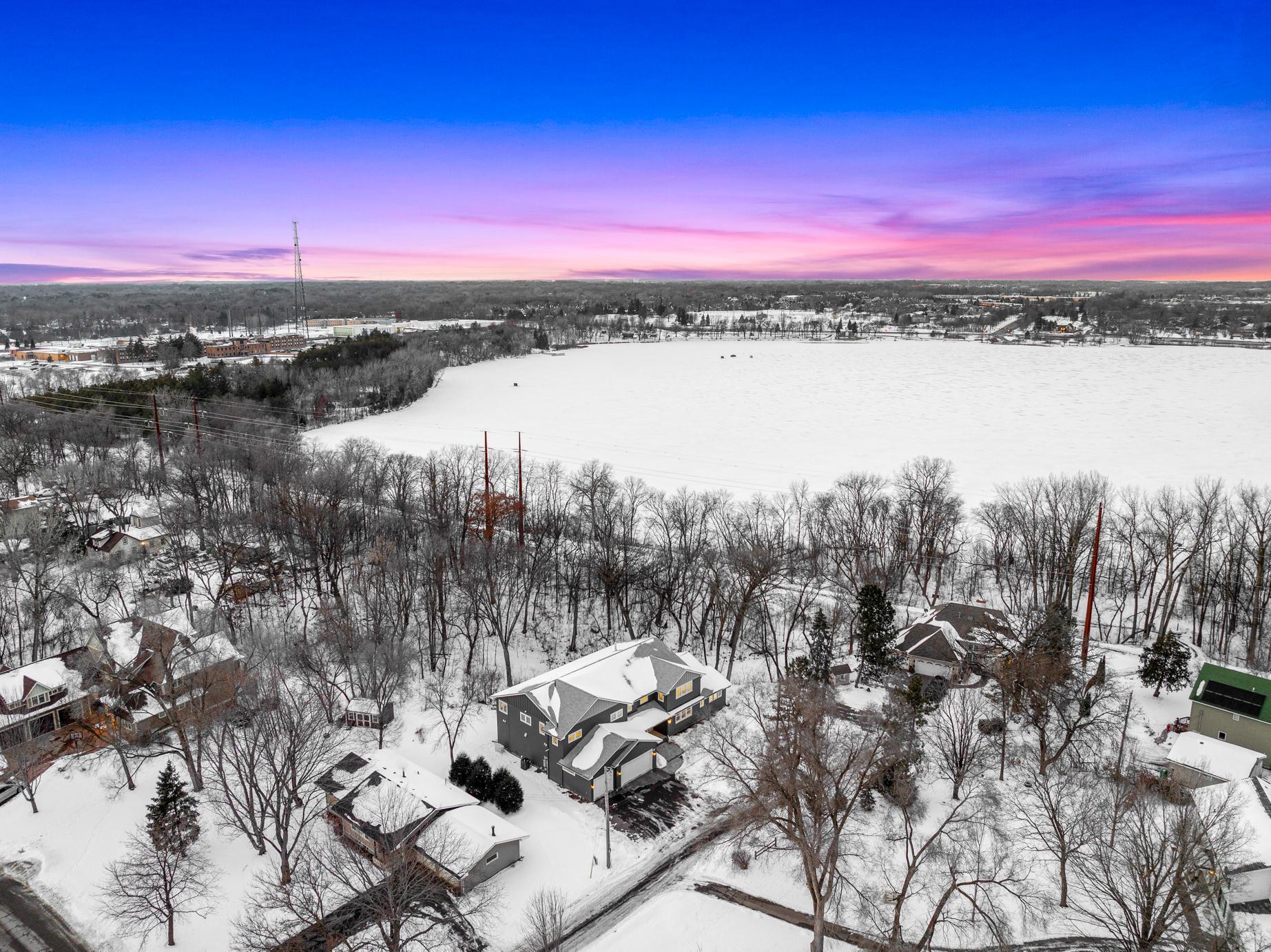 Immaculate 2-Story on quiet Cul-De-Sac, Steps from Parkers Lake
