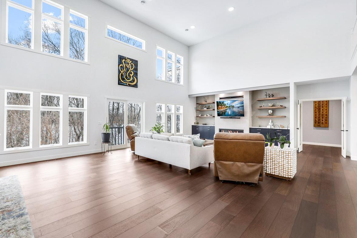 Immaculate 2-Story on quiet Cul-De-Sac, Steps from Parkers Lake