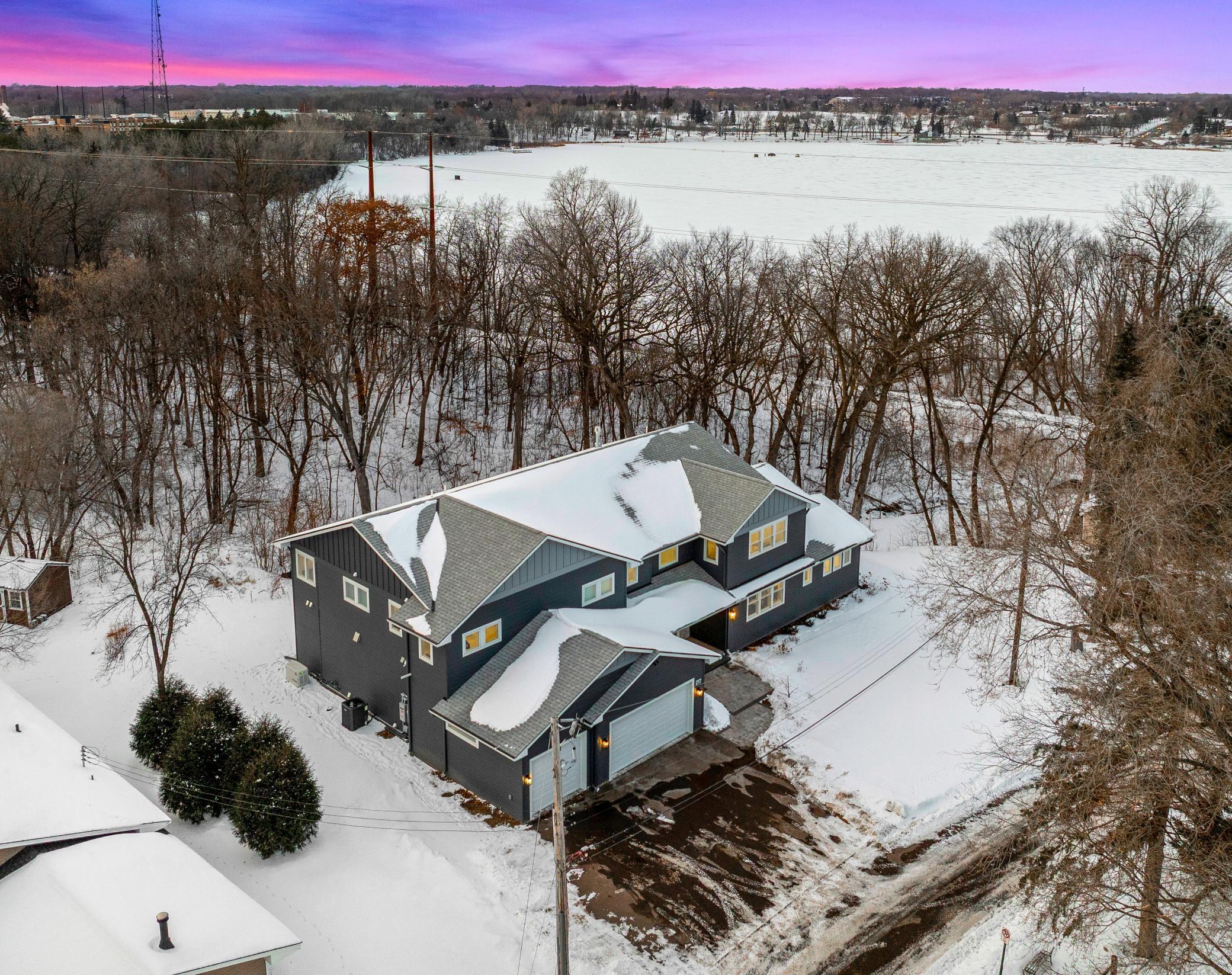 Immaculate 2-Story on quiet Cul-De-Sac, Steps from Parkers Lake