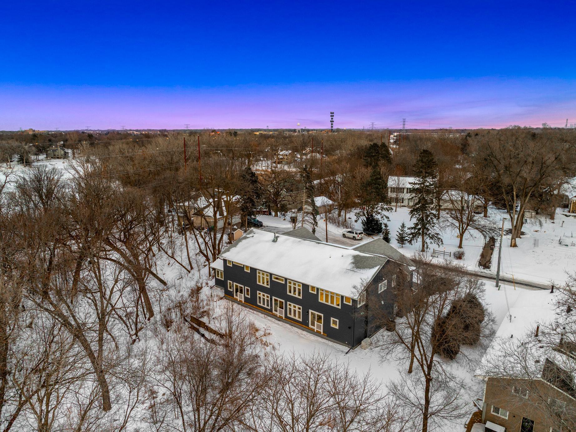 Immaculate 2-Story on quiet Cul-De-Sac, Steps from Parkers Lake