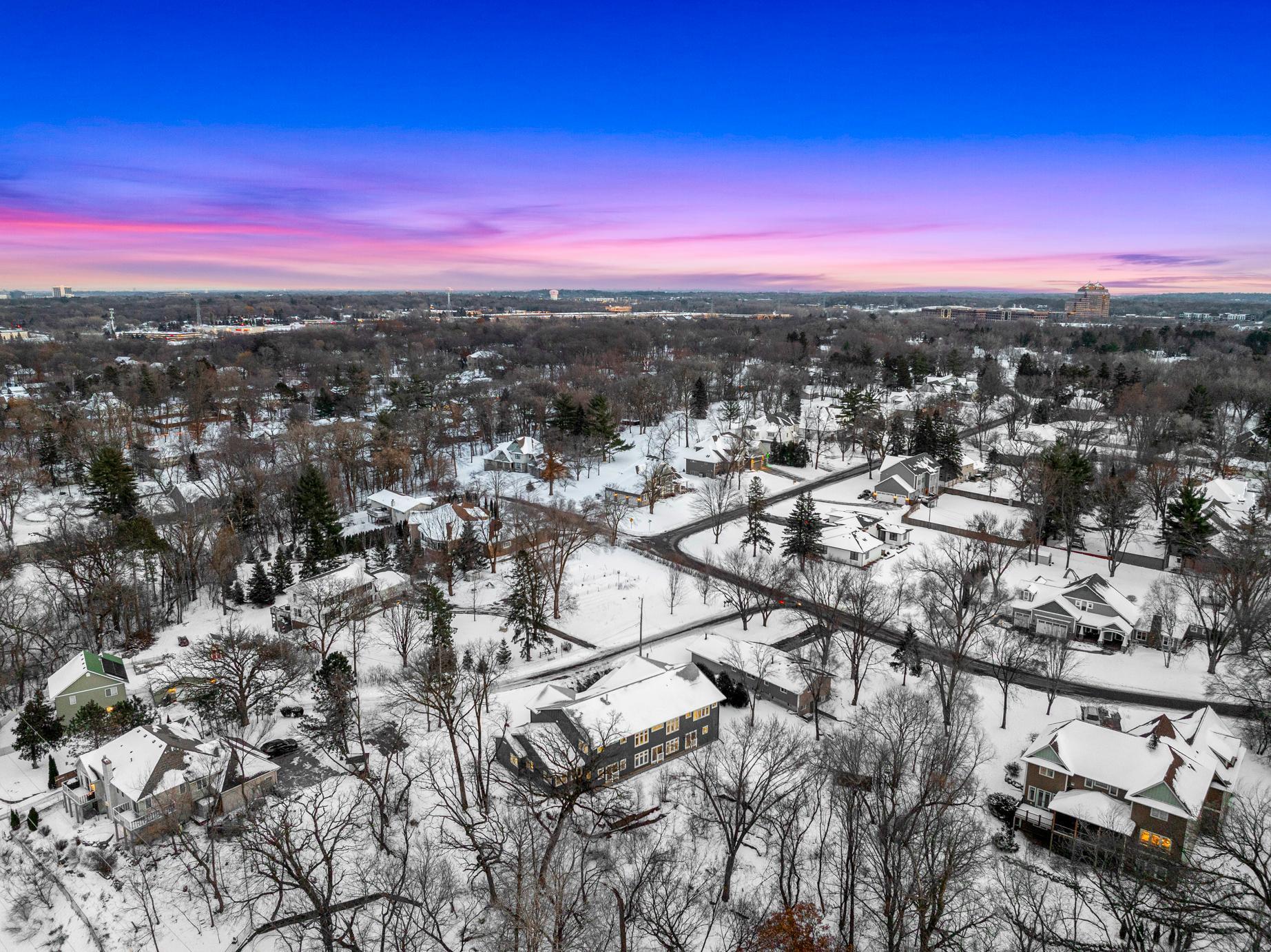 Immaculate 2-Story on quiet Cul-De-Sac, Steps from Parkers Lake