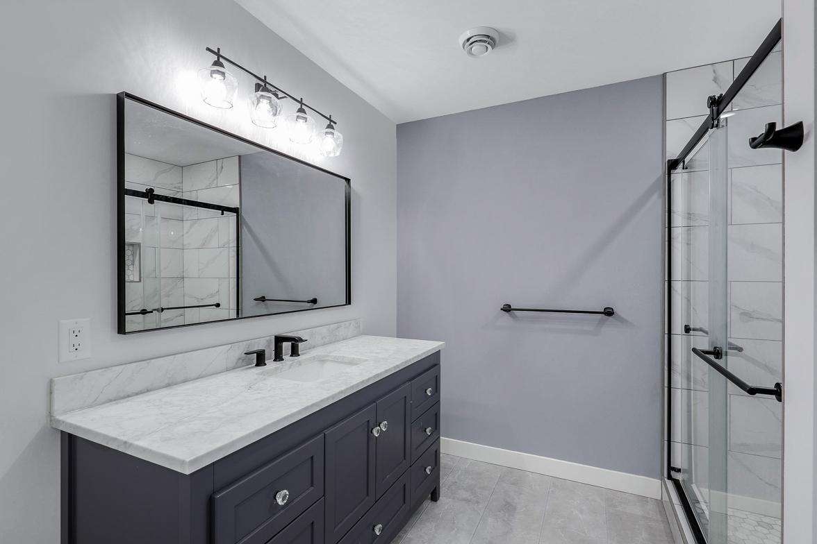 Immaculate 2-Story on quiet Cul-De-Sac, Steps from Parkers Lake