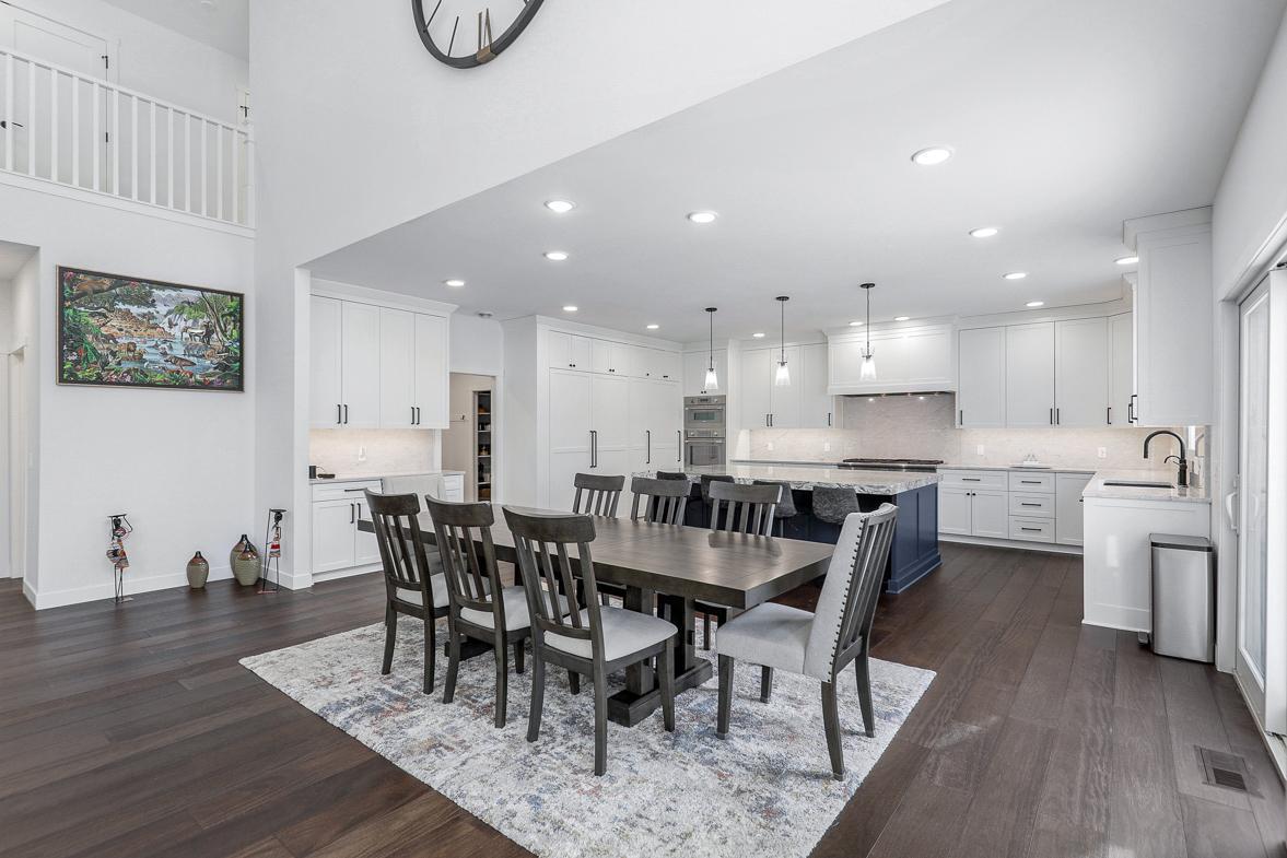 Immaculate 2-Story on quiet Cul-De-Sac, Steps from Parkers Lake