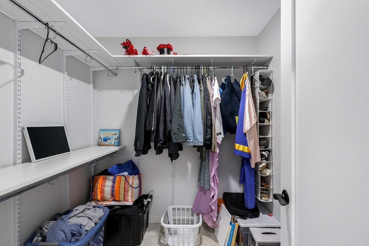 Immaculate 2-Story on quiet Cul-De-Sac, Steps from Parkers Lake