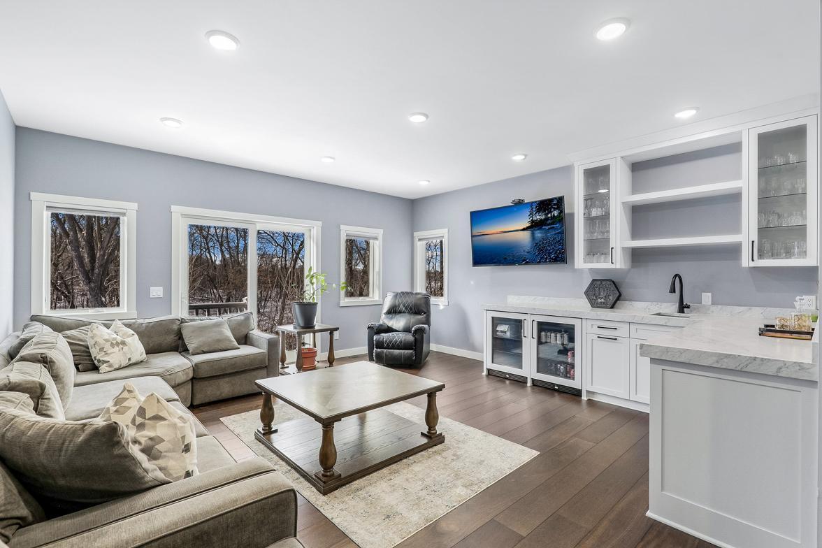 Immaculate 2-Story on quiet Cul-De-Sac, Steps from Parkers Lake