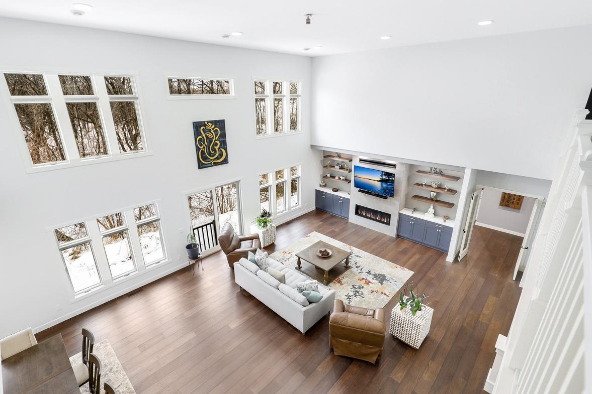 Immaculate 2-Story on quiet Cul-De-Sac, Steps from Parkers Lake