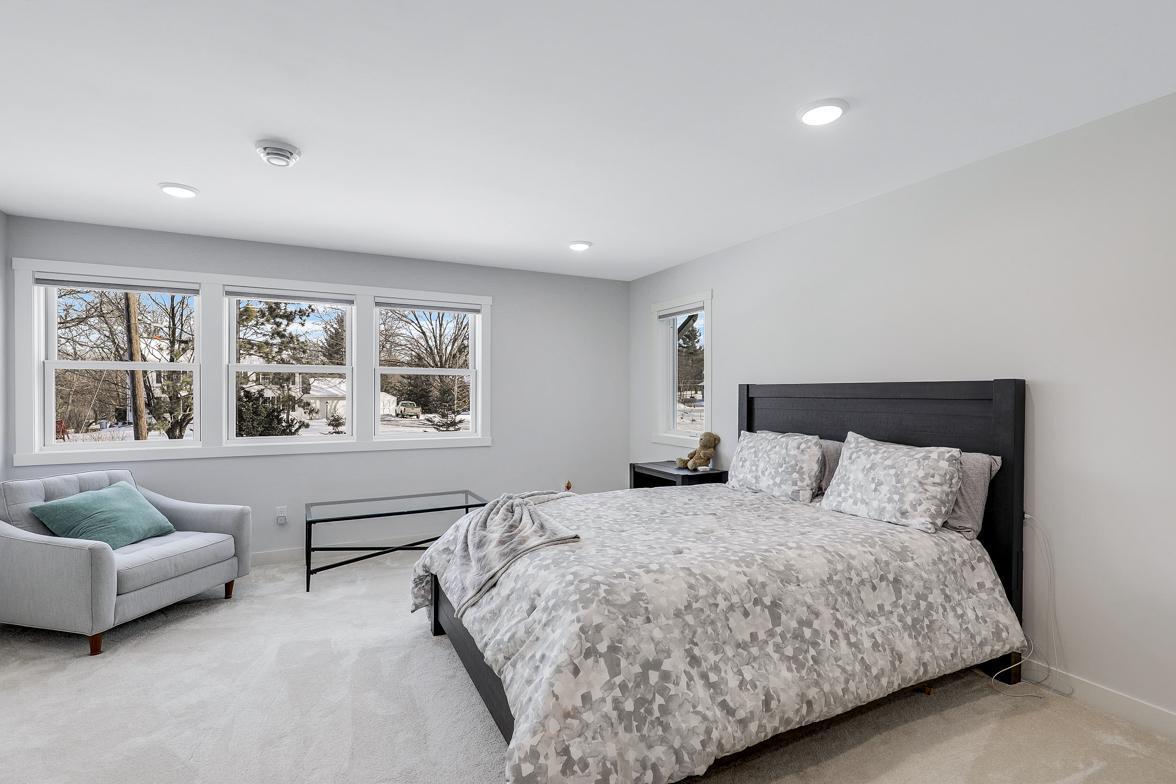 Immaculate 2-Story on quiet Cul-De-Sac, Steps from Parkers Lake