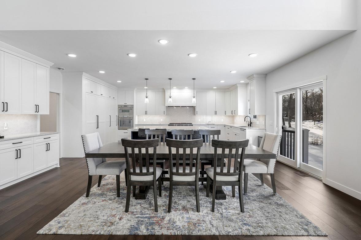 Immaculate 2-Story on quiet Cul-De-Sac, Steps from Parkers Lake