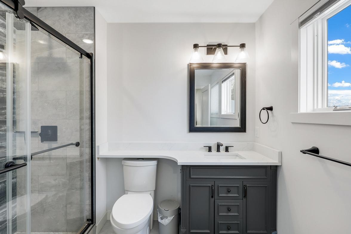 Immaculate 2-Story on quiet Cul-De-Sac, Steps from Parkers Lake