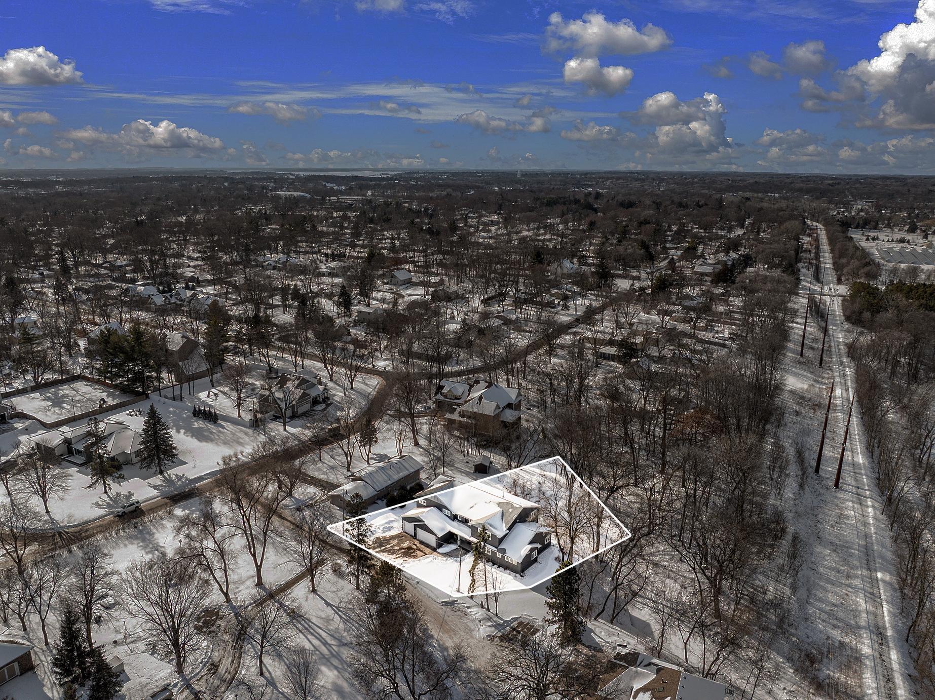 Immaculate 2-Story on quiet Cul-De-Sac, Steps from Parkers Lake