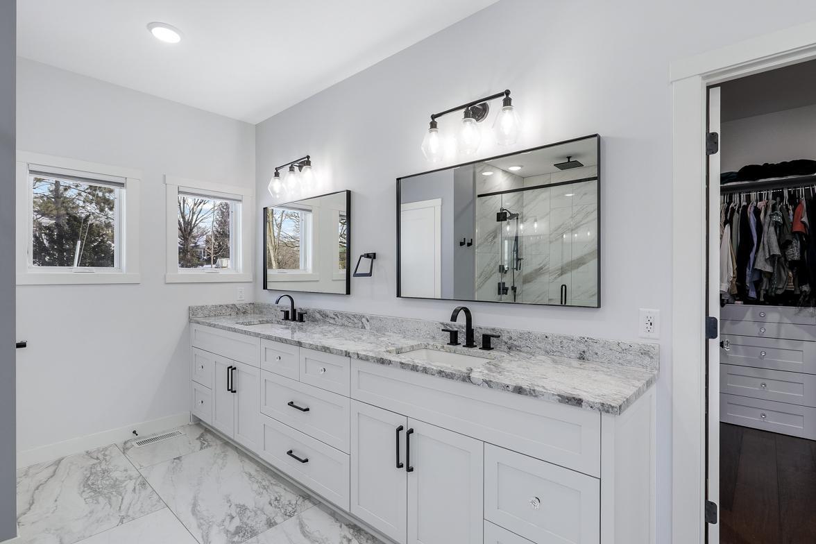 Immaculate 2-Story on quiet Cul-De-Sac, Steps from Parkers Lake