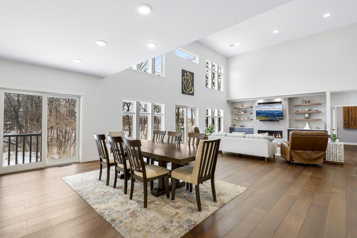 Immaculate 2-Story on quiet Cul-De-Sac, Steps from Parkers Lake