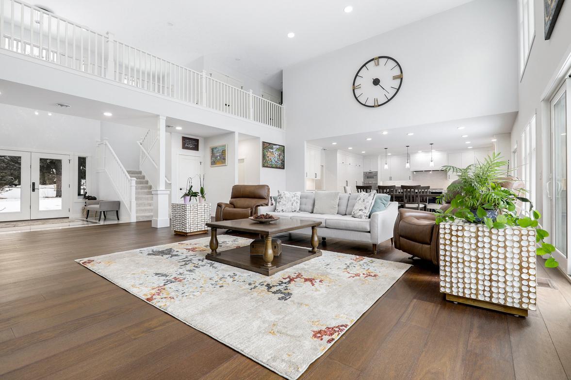 Immaculate 2-Story on quiet Cul-De-Sac, Steps from Parkers Lake