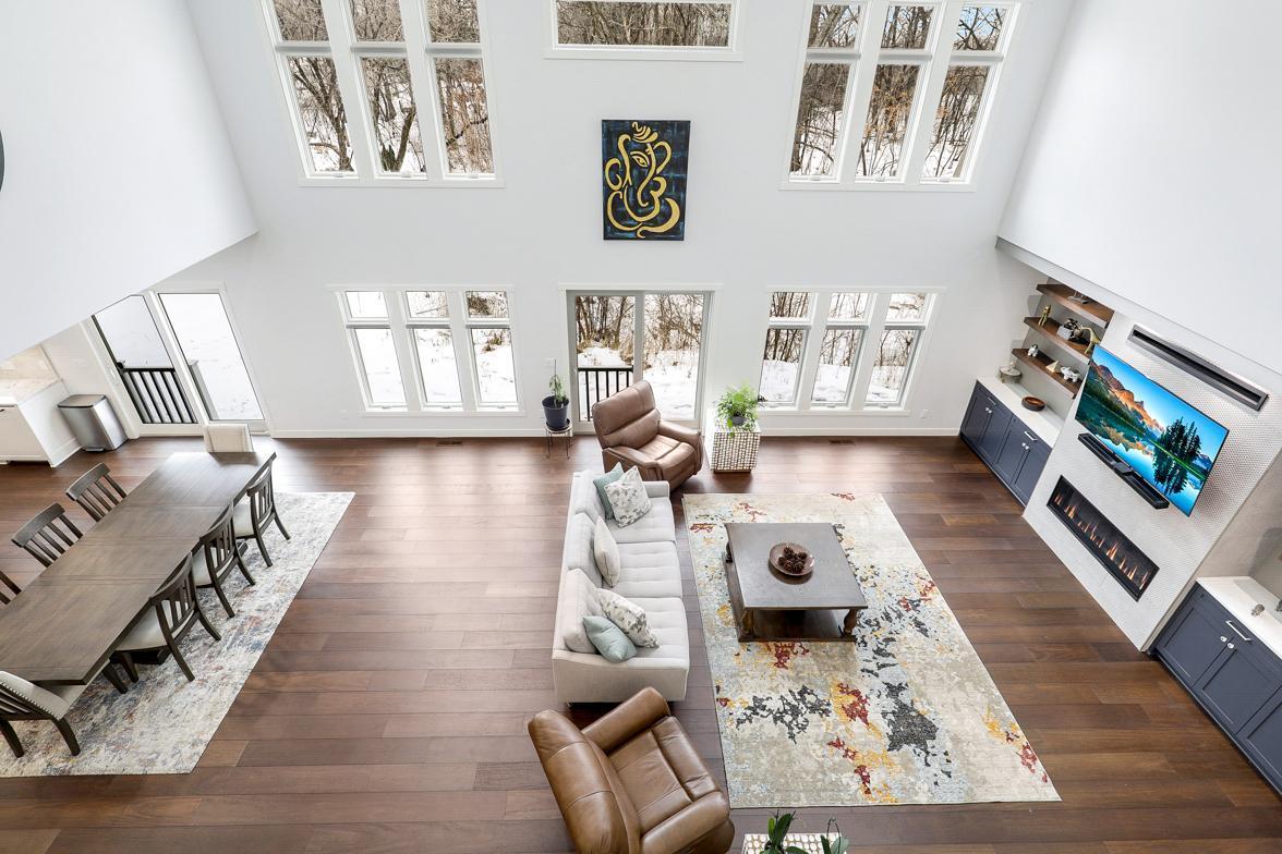 Immaculate 2-Story on quiet Cul-De-Sac, Steps from Parkers Lake