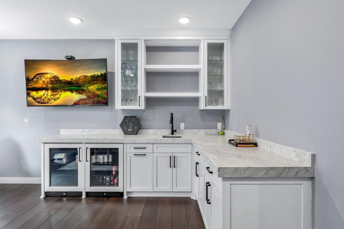 Immaculate 2-Story on quiet Cul-De-Sac, Steps from Parkers Lake