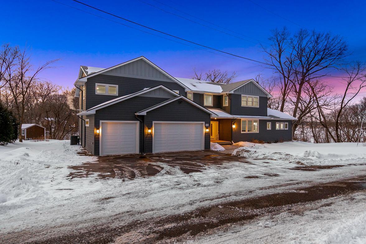 Immaculate 2-Story on quiet Cul-De-Sac, Steps from Parkers Lake