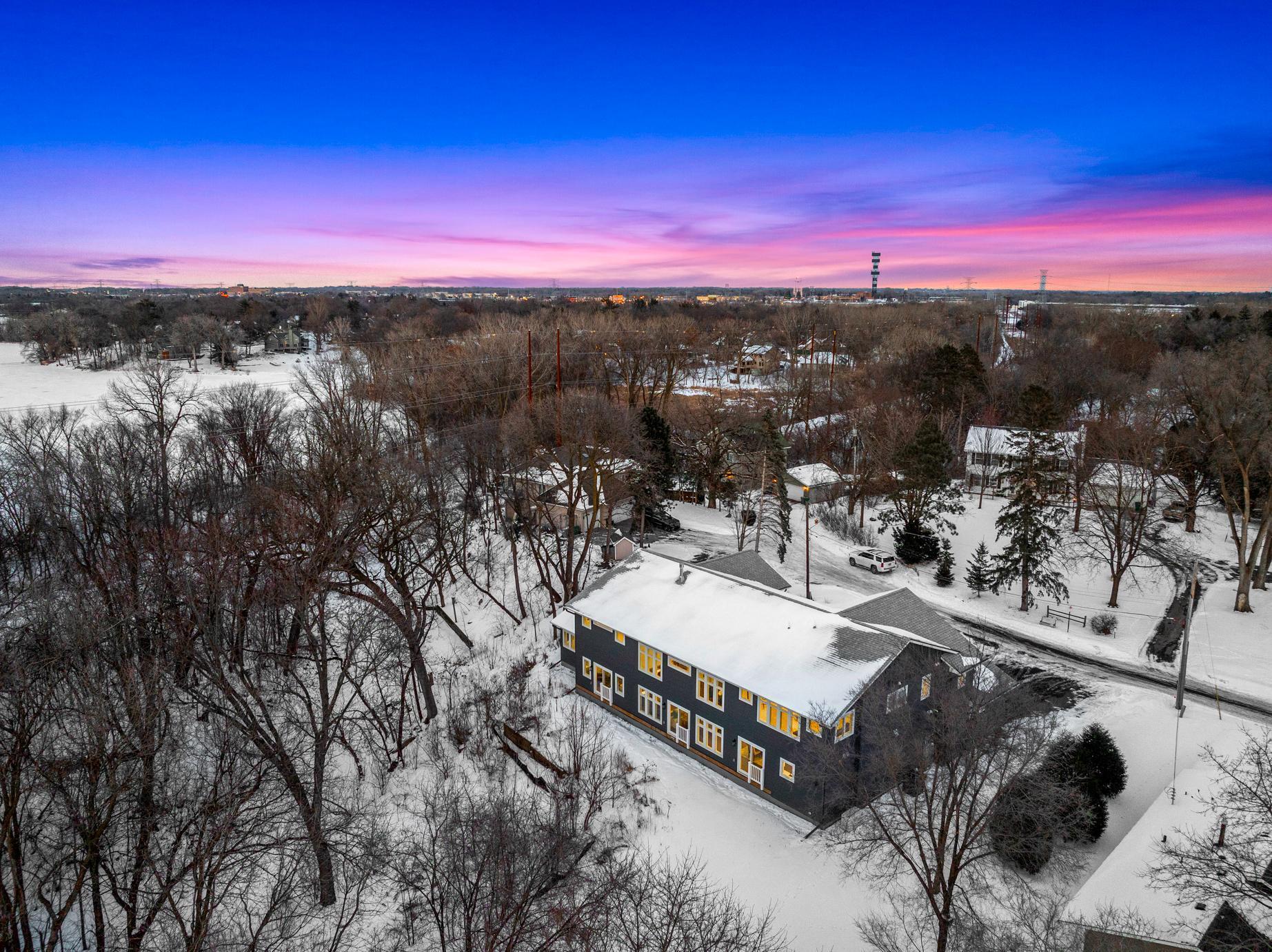 Immaculate 2-Story on quiet Cul-De-Sac, Steps from Parkers Lake