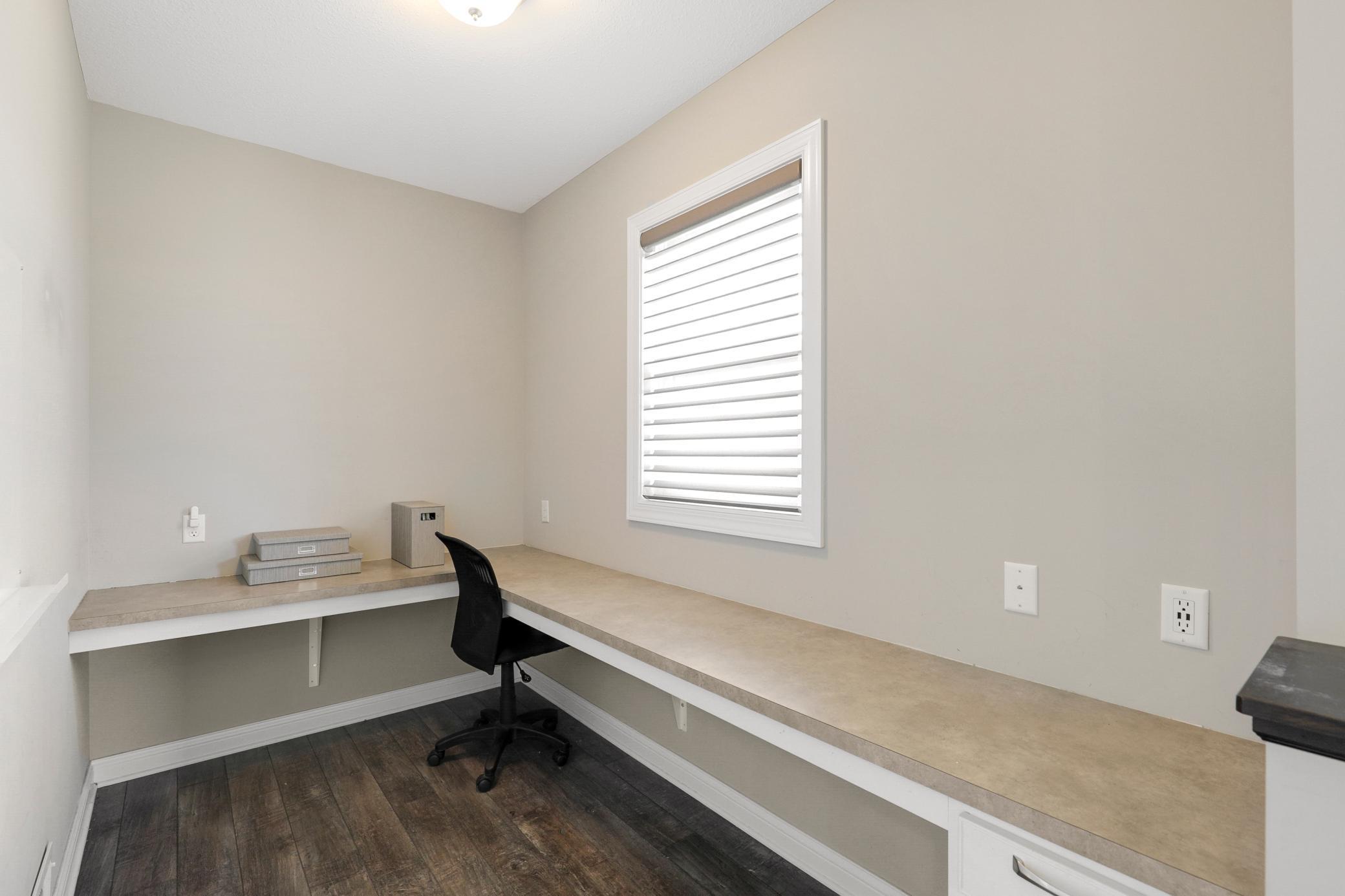 Turnkey, Walkout, 2-Story in Desirable Oxbow Cove